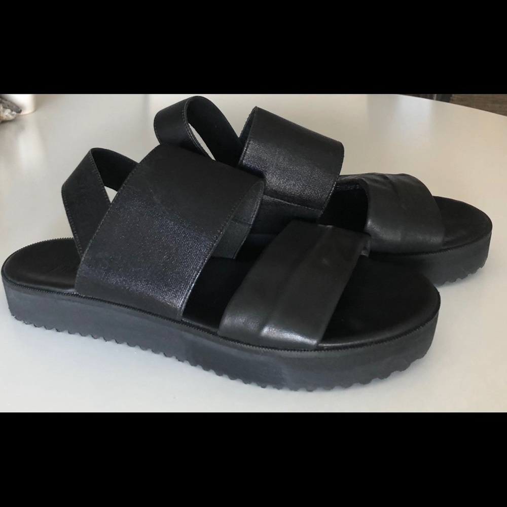 NWOT Miz Mooz Black Platform Sandal